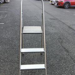 アルミ製手摺り形三段脚立の画像