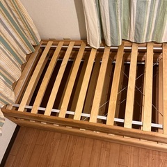 ベッドフレームの画像
