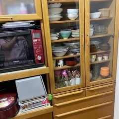 本日限定カリモク家具の食器棚です