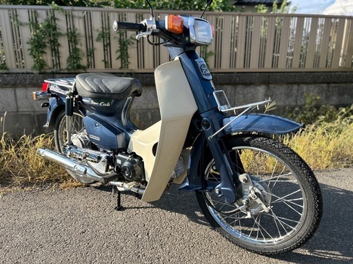 ⭐️スーパーカブ50最上級グレード『custom』4速ギア・セル付の豪華モデル.低燃費FI⭐️タイヤ・バッテリー・プラグなど新品交換済み⭐️