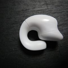 【新品未使用】クリップオンイヤーフォン　超軽量スポーツ用イヤフォン　ワイヤレスブルートオース接続　重電式50mA　耳を塞がないイヤフォンの画像