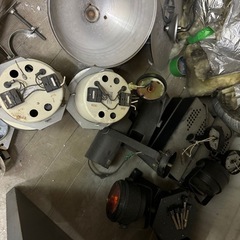 ミラーボール、スポットライト、回転灯機材全て無料で差し上げます！の画像