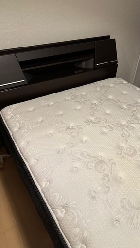【値下げ】セミダブルベッド マットレス付き
