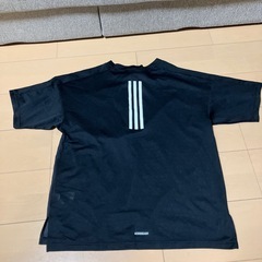 お話中adidas美品アディダス160㎝半袖Tシャツの画像