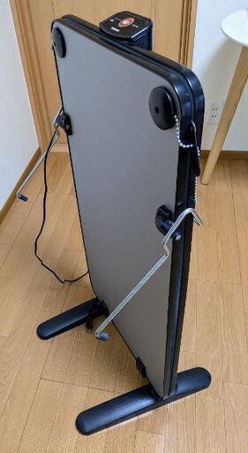 【TOSHIBA】《ズボンプレッサー》綺麗な製品です。