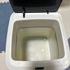 自動ゴミ箱の画像