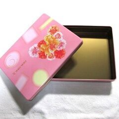 ＹＯＫＵ　ＭＯＫＵ　ヨックモック　カーネーション柄　四角空き缶の画像