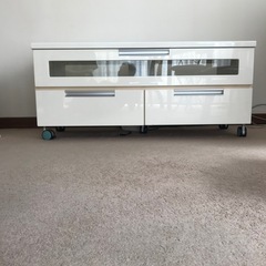 白いテレビ台