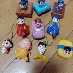 クレヨンしんちゃん　すき家　ミニカー　ストラップ