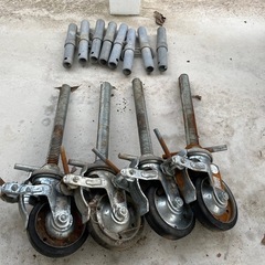 足場　ローリングタワー 2段　2セット？ 移動式足場台 高所作業台 簡易足場台 仮設足場　キャスター付きの画像