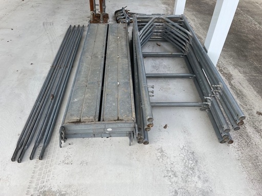足場　ローリングタワー 2段　2セット？ 移動式足場台 高所作業台 簡易足場台 仮設足場　キャスター付き