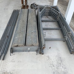 足場　ローリングタワー 2段　2セット？ 移動式足場台 高所作業台 簡易足場台 仮設足場　キャスター付きの画像