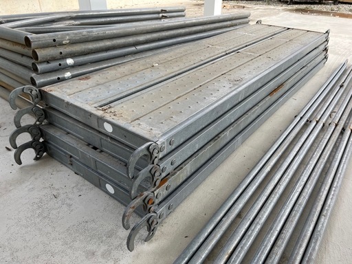 足場　ローリングタワー 2段　2セット？ 移動式足場台 高所作業台 簡易足場台 仮設足場　キャスター付き