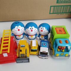 男の子　おもちゃ　ミニカー　アンパンマン　ドラえもん