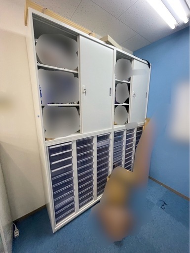 ◆鍵付き☆ クリスタルトレー キャビネット 上下書庫 3列11段 オフィス収納 引き戸 収納棚◆