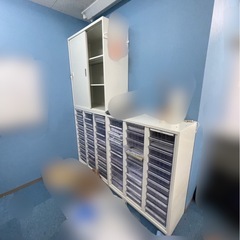 ◆鍵付き☆ クリスタルトレー キャビネット 上下書庫 3列11段 オフィス収納 引き戸 収納棚◆の画像