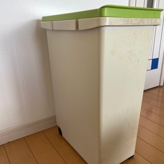 ゴミ箱の画像