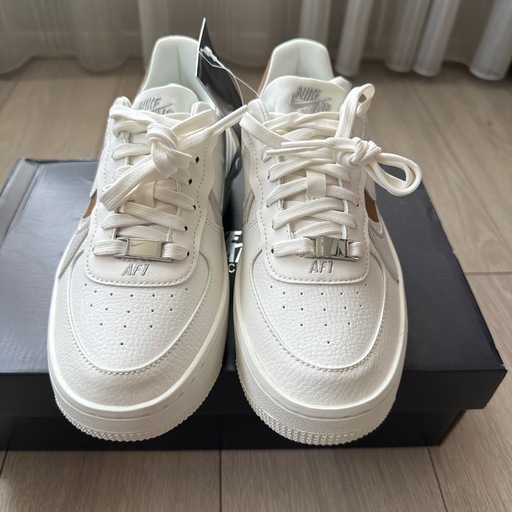 【新品・タグ付】ナイキ　エアフォースワン　23㎝　NIKE