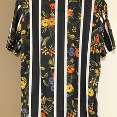 ZARA 花柄Tシャツ メンズ トップスの画像