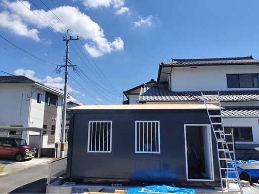 完売しました。新品即納 三角屋根コンテナハウス 事務所ゆったりサイズの6m×3m×2.8m 三角屋根で断熱◎ 組み立て簡単 九州内送料格安でお届けします。