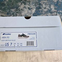 C034	KARHU　ARIA95 SLEET/BRITTANYBLUE F803100の画像