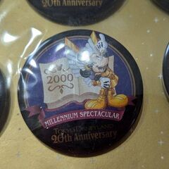 ☆東京ディズニーランド　20周年記念の缶バッジセット　未使用品　の画像