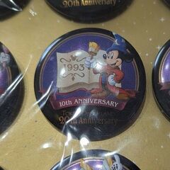 ☆東京ディズニーランド　20周年記念の缶バッジセット　未使用品　の画像