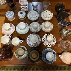 コーヒーカップ、ティーカップ等たくさん。ブランド食器