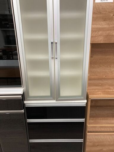 ガラス扉付食器棚のご紹介です