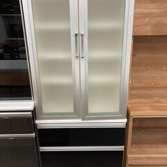 ガラス扉付食器棚のご紹介です