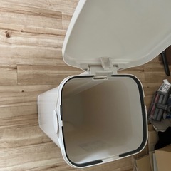 ゴミ箱の画像