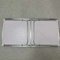 キャンプテーブルの画像