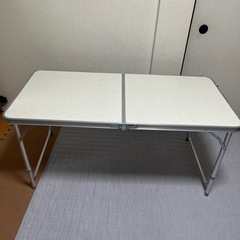 キャンプテーブルの画像