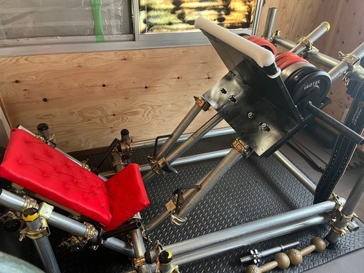 レッグプレスマシーン