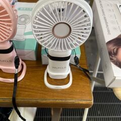 ホワイト 携帯扇風機 ハンディファン 折り畳み式 手持ち扇風機 LEDデジタル表示 ハンディ扇風機 充電式 Type-C扇風機 最大36時間動作 5段階風量調節インテリジェント 強風 ミニ扇風機 手持ち 卓上 首掛け 小型扇風機 せんぷうき扇風機 熱中症対策　　まとめ買い歓迎　卸ます　アマゾン引き上げ商品　倒産品　ネット商材　卸ます　転売　アマゾン引き上げ商品　卸し　問屋　倒産品　転売OK　ネット商材　アマゾン　商品　景品　コンペの画像