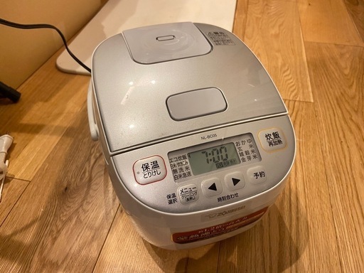 中古美品 ZOJIRUSHI 象印 NL-BC05 マイコン炊飯ジャー 3合 炊飯器 2018年製 ホワイト 通電 動作確認済み 最終値下げ‼️