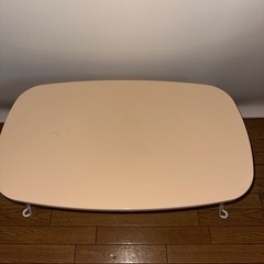 折りたたみテーブルの画像