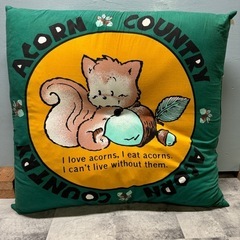 ACORN COUNTRY  クッション　でかいです