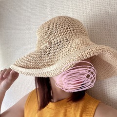 麦わら帽子　つば広の画像