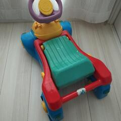 乗って遊べる室内用の車男の子の画像