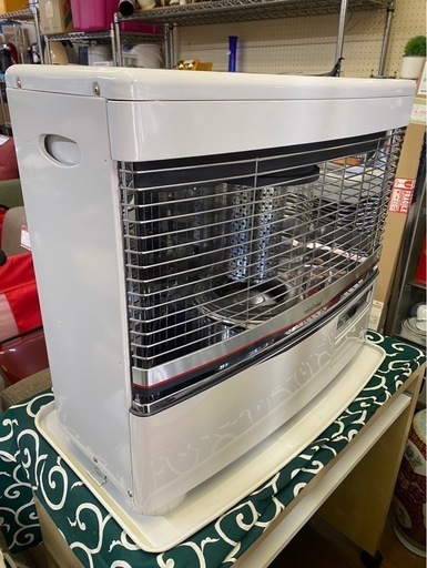 アース万代店　トヨトミ　煙突式石油ストーブ　極美品分解掃除済み　木造17畳　コンクリート27畳