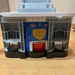 【取引中】トミカ　ぐるっと変形DXポリスステーションの画像