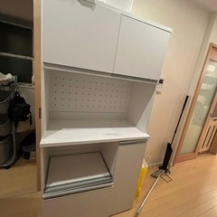 キッチンボード、食器棚