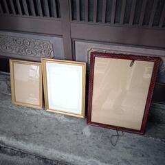 中古賞状額３枚　中間のもののサイズ約36.5cm×49cm