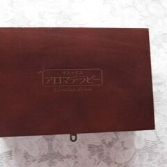 アロマテラピー　精油を入れる木箱ですの画像