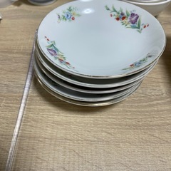 食器5枚差し上げますの画像