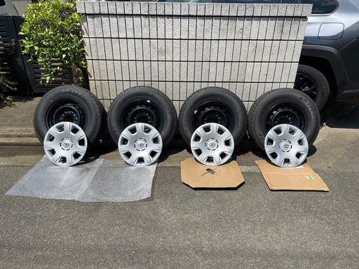 ほぼ未使用　ハイエース　純正　タイヤ　ホイール