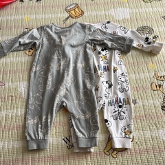 H&M スヌーピー　ロンパースの画像
