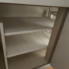 洗面やキッチン下伸縮収納
