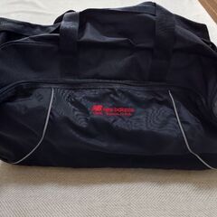 便利なスポーツバッグ　new balance製